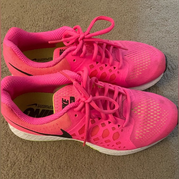 Neon Pink Nike Women Running Shoes - Size 9 - Picture 1 of 7